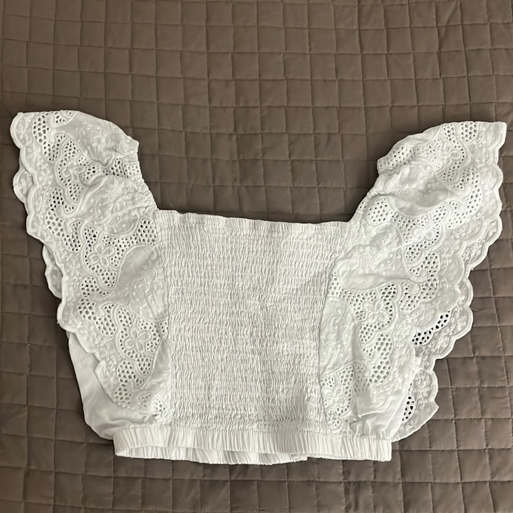 White embroidered pattern crop top